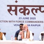 केंद्रीय गृह एवं सहकारिता मंत्री श्री अमित शाह ने आज छत्तीसगढ़ के नवा रायपुर में सुरक्षा बलों के जवानों के साथ संवाद किया