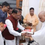 मुख्यमंत्री श्री विष्णु देव साय गुरु पूर्णिमा के अवसर पर रायगढ़ जिले के ग्राम बनोरा स्थित अघोर गुरुपीठ में गुरु दर्शन के लिए पहुंचे