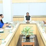 मुख्यमंत्री श्री विष्णु देव साय ने कहा—सड़कों पर विचरण करने वाले निराश्रित पशुओं की प्रभावी रोकथाम सुनिश्चित करें