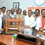  मुख्यमंत्री श्री विष्णु देव साय से बुनकर समाज के प्रतिनिधिमंडल ने की सौजन्य भेंट