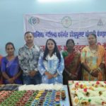 दीयों और पूजा सामग्री के बिक्री से समूह की महिलाएं हो रही समृद्ध 1.11 लाख रूपये की कर चुकी हैं बिक्री