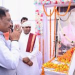 मुख्यमंत्री श्री विष्णु देव साय ने दिवंगत चन्दन बाई जी को दी श्रद्धांजलि:शोक संतप्त परिवार से मिलकर व्यक्त की संवेदना