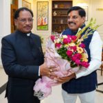 मुख्यमंत्री श्री विष्णु देव साय ने भोपाल प्रवास के दौरान मध्यप्रदेश के मुख्यमंत्री डॉ. मोहन यादव से रविवार की शाम समत्व भवन मुख्यमंत्री निवास में सौजन्य भेंट की।