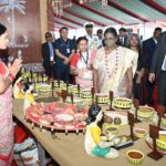 जनजातीय परंपराओं और संस्कृति पर आधारित भव्य प्रदर्शनी का राष्ट्रपति श्रीमती द्रौपदी मुर्मु ने किया अवलोकन